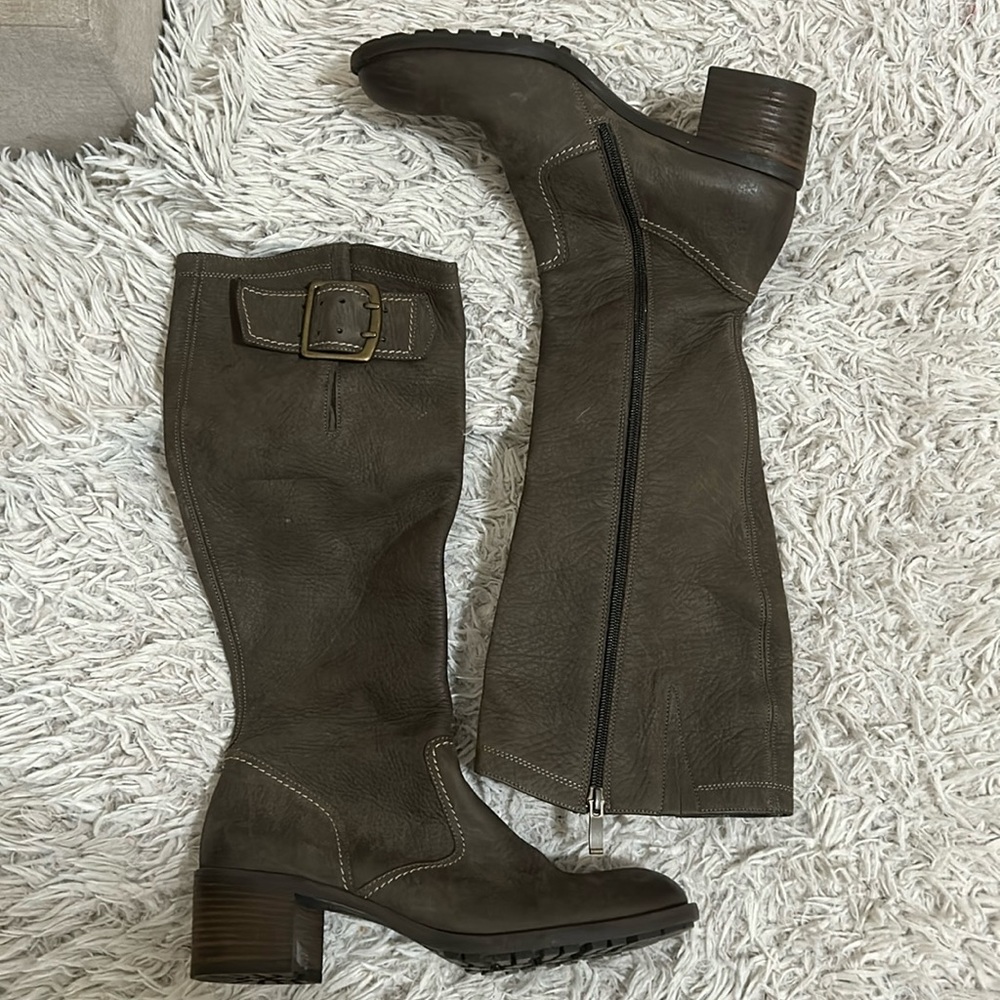 Beautiful Paul green boots for sale